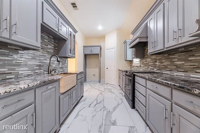1st image of 5101R Laurel Ln