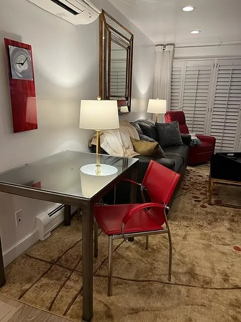 2 bed, 1040 sqft, $11,500 — Photo 2