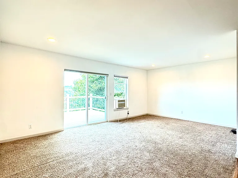 419 Cedar Ave S — Photo 13