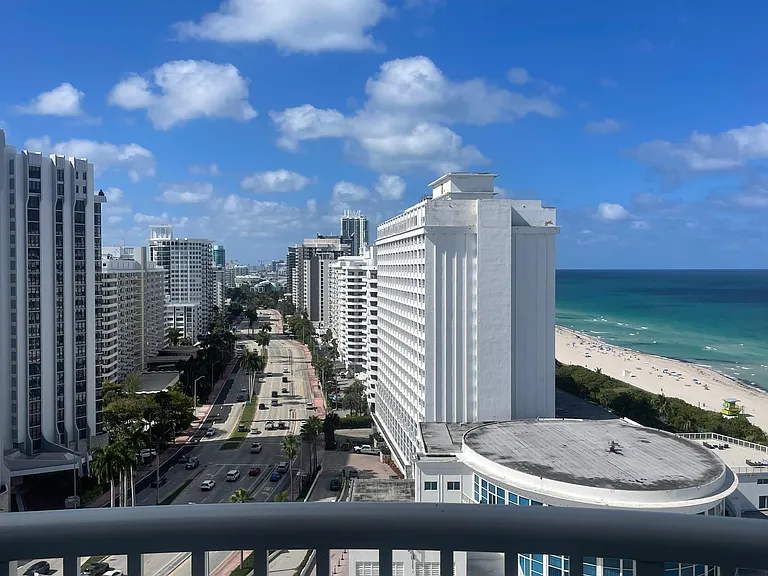 5401 Collins Ave #1513 — Photo 4