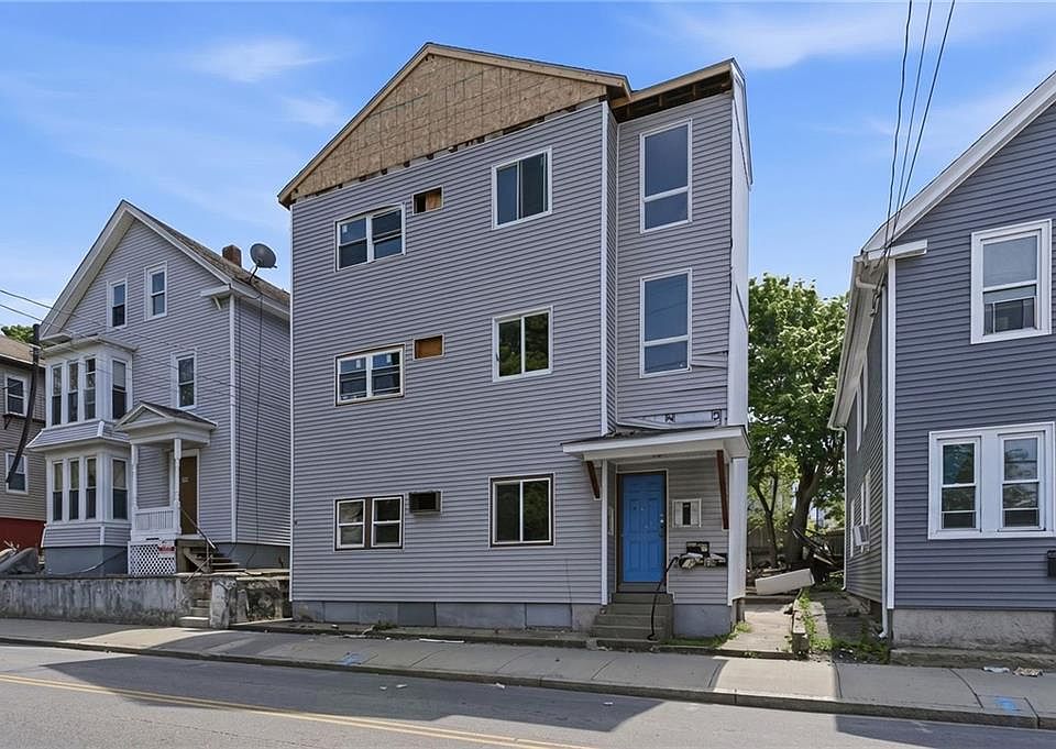 1st image of 884 Douglas Ave