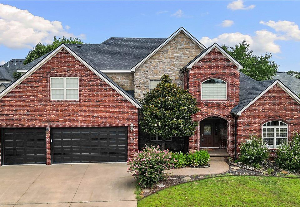 1st image of 3907 NE Cadbury Ave