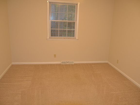 5th image of 115 N Gordon Dr APT 6