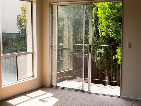 2nd image of 1236 Vista Del Lago