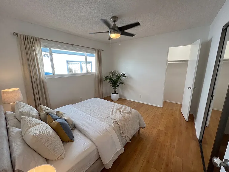 445 E Magnolia Blvd — Photo 24
