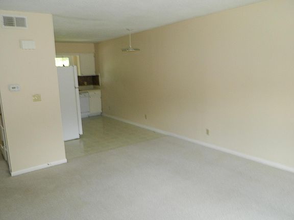5th image of 630 N 9th St APT 4