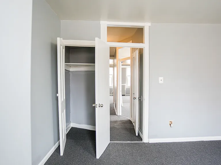 2600 Llewelyn Ave — Photo 3