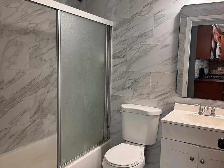 238-240 Maple St #5 — Photo 7