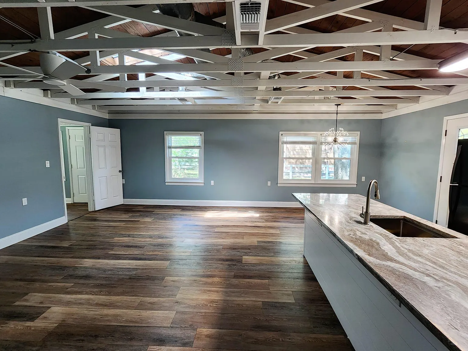 3 bed, 1088 sqft, $1,900 — Photo 1