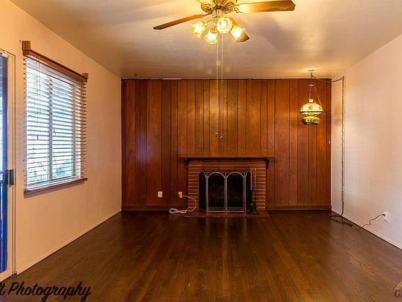 4th image of 2208 Greenwood Dr