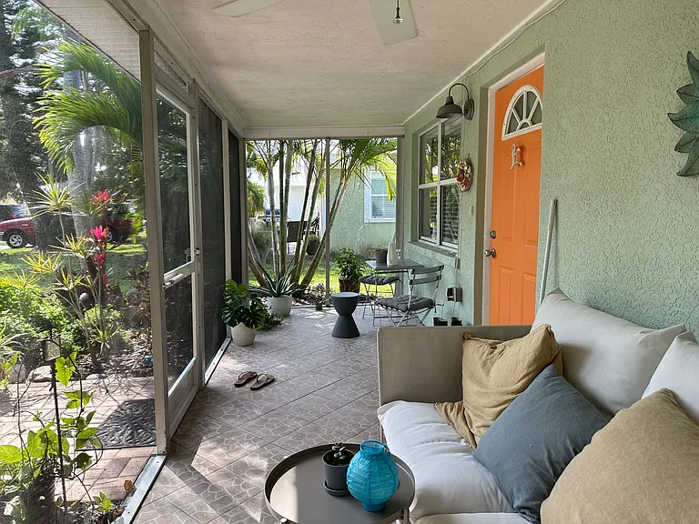 2710 Avenue C — Photo 2