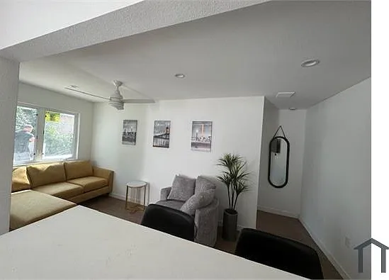 1031 W Gage Ave — Photo 5