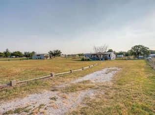 215 Creekview Meadows Ct, Springtown, TX 76082
