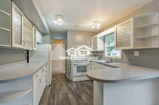 12319 Stafford Ln — Photo 7