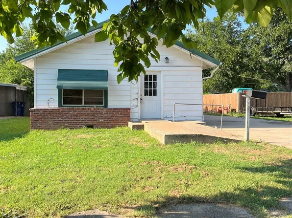 915 E 9th St, Pawhuska, OK 74056