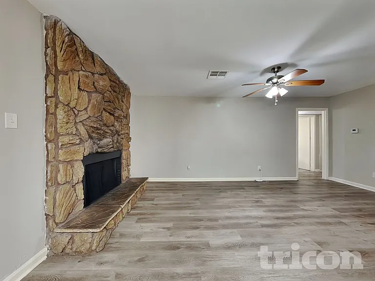 1438 Peach Spring Dr — Photo 2