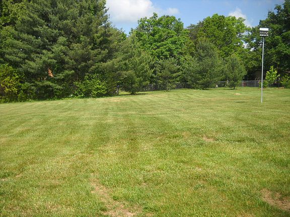 3rd image of White Oak Cir