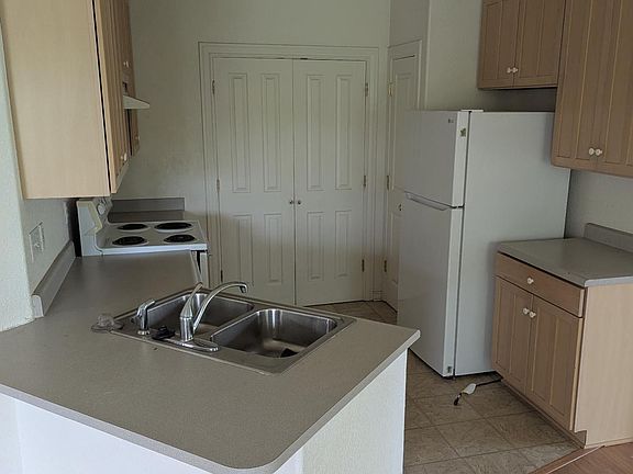 4th image of 868 Lakeview Dr