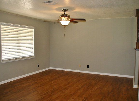 2nd image of 204 Broadmoor Dr