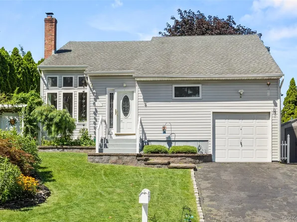 172 11th Avenue, Holtsville, NY 11742