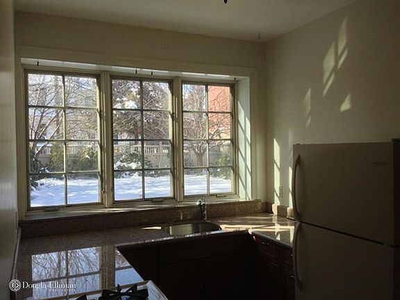 2nd image of 154A 18th St #1