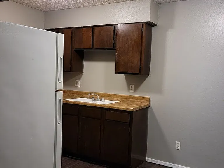 Bryant Grove Apartments — Photo 9