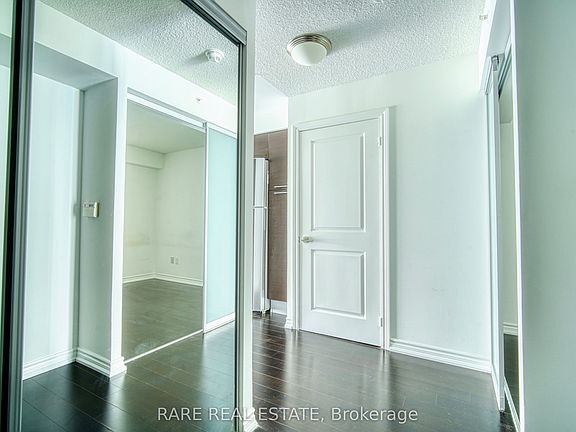 2nd image of 386 Yonge St #1024
