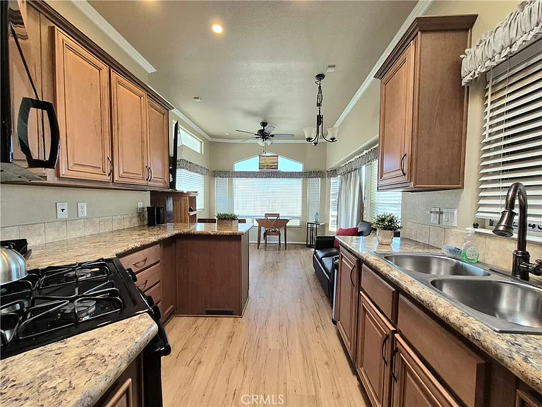 1382 Western Dr — Photo 8