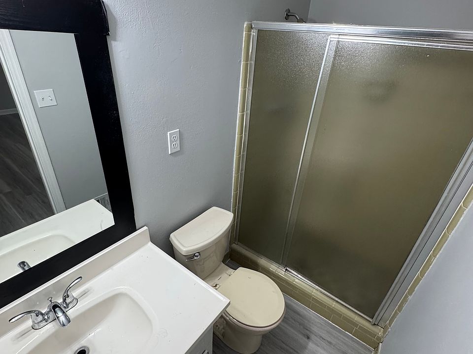 2nd image of 888 Fountainhead Ct
