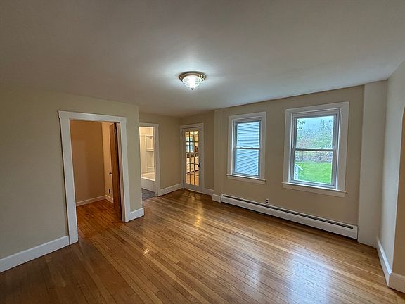 4th image of 84 Emerald Rd #1