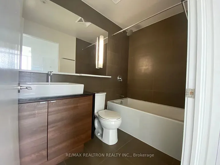 121 McMahon Dr #2106 — Photo 7