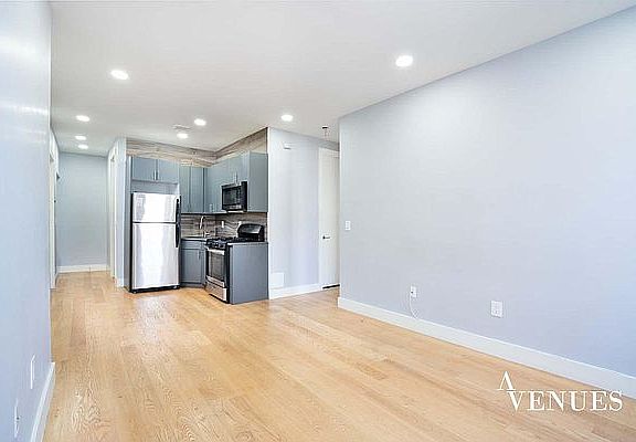 5th image of 289 Throop Ave #3