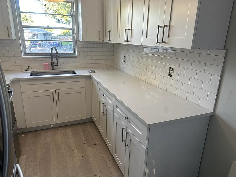 2222 NE 3rd Ave — Photo 2