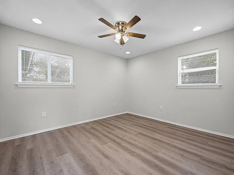 2615 Ektom Dr — Photo 47