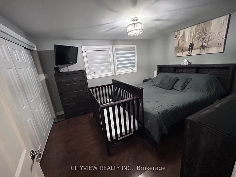 7025 Hickling Cres — Photo 9