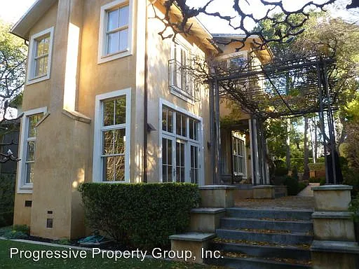 68 Sycamore Ave photo 1