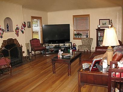 Gleaming Hdwd Floors