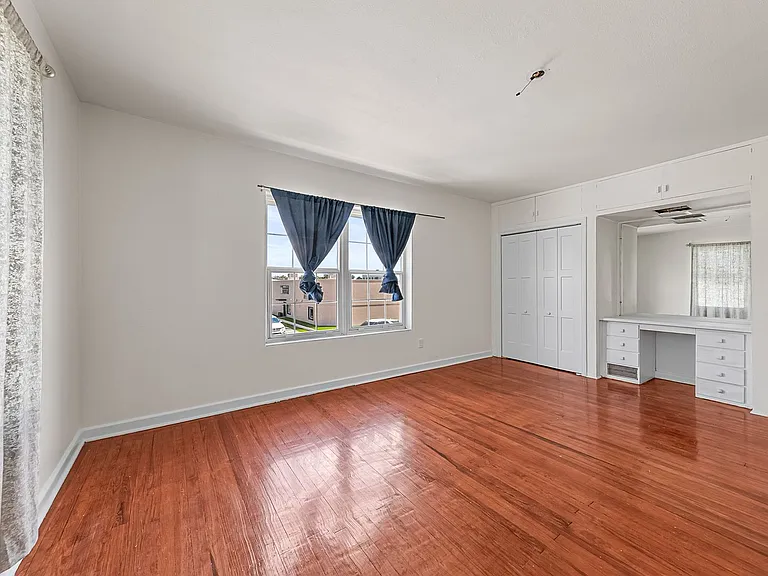 1008 Strawbridge — Photo 31