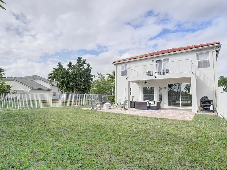 4018 Bluff Harbor Way — Photo 32