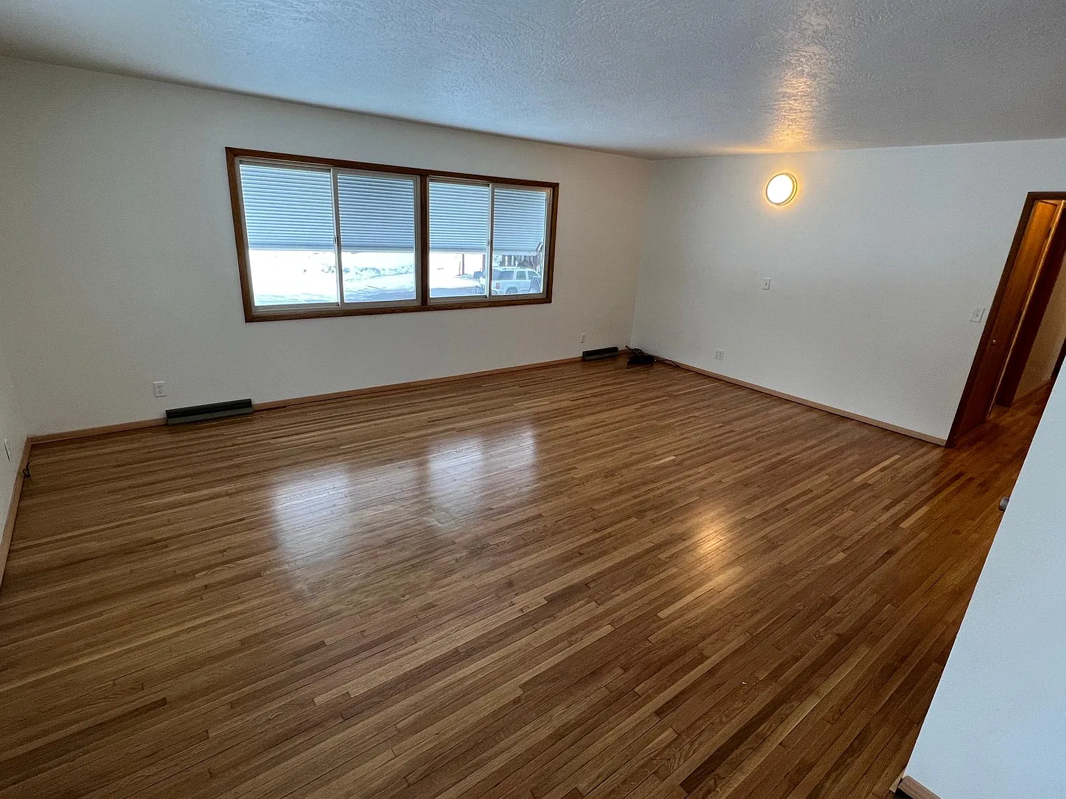 3 bed, 1385 sqft, $2,200 — Photo 2