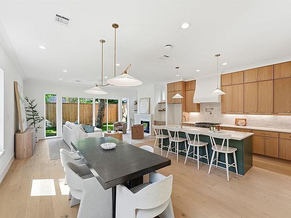 5th image of 8553 Forum Dr