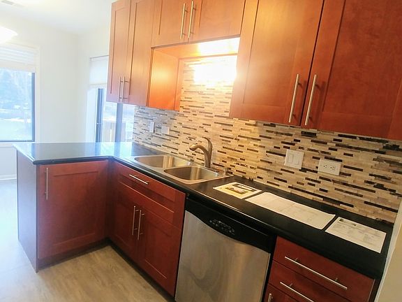 4th image of 810 E Kings Row Unit 8