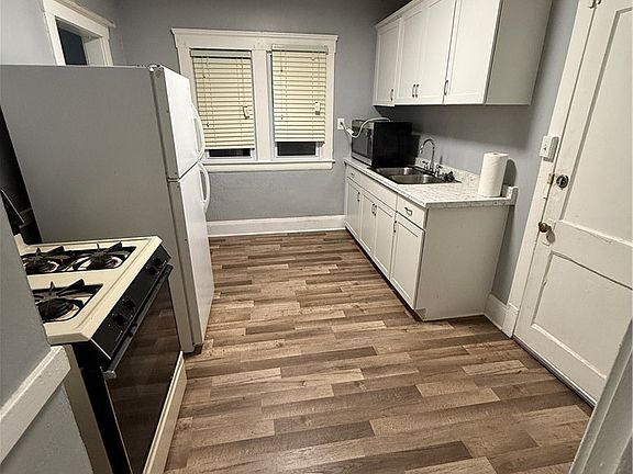 2nd image of 11521 Tuscora Ave