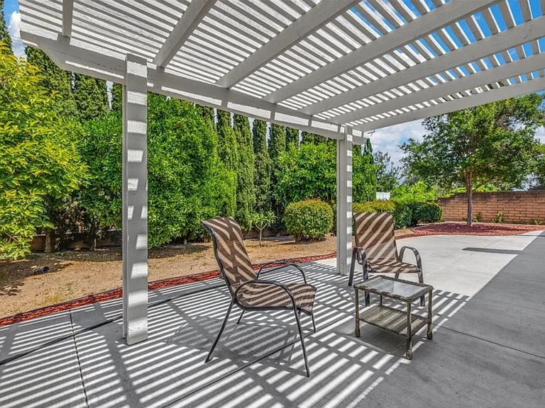 4068 Jeffrey Dr — Photo 17