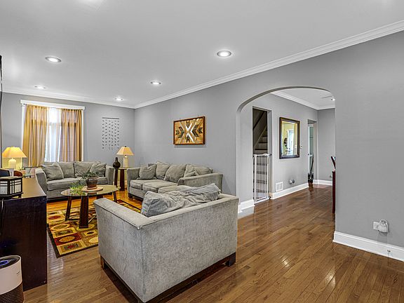 4th image of 11924 Longwood Dr