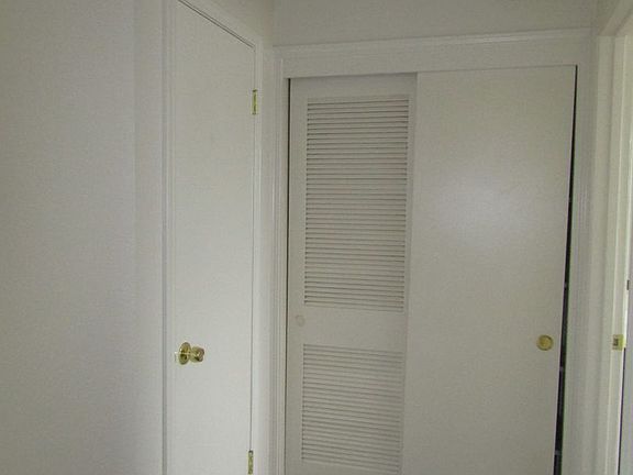 4th image of 862 West Ave #7A