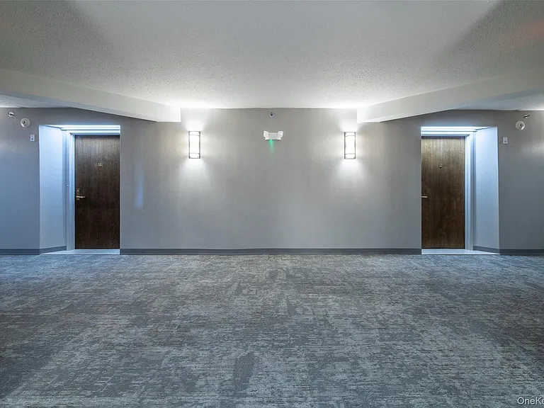 14 Nosband Ave #2H — Photo 4