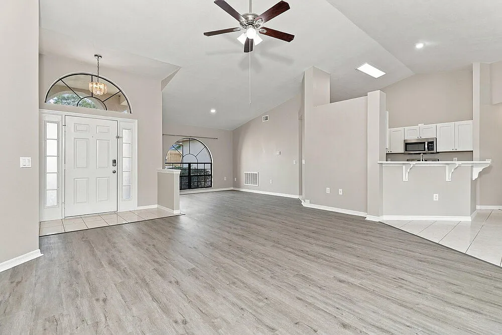 3 bed, 2.0 bath, 1876 sqft, $2,700 — Photo 4