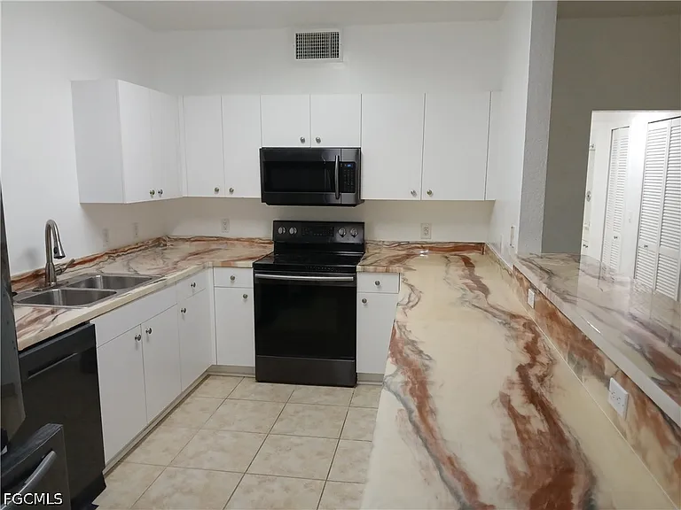 1050 Hancock Creek South Blvd #103 — Photo 5
