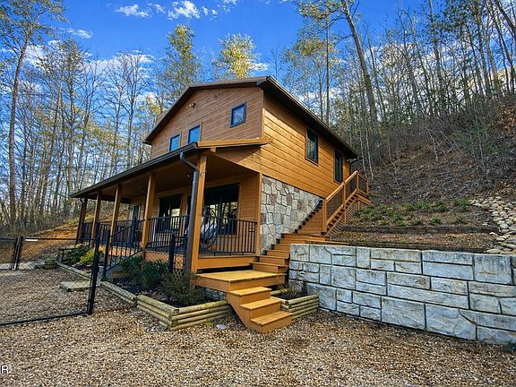 3rd image of 1170 Cole Ln
